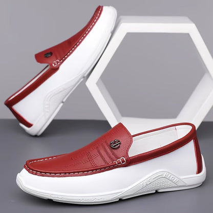 Slip-on herremokkasiner med metaldetalje – let sål