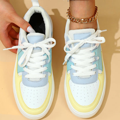 Zapatillas unisex con plataforma, cordones, suela blanda y diseño bajo.