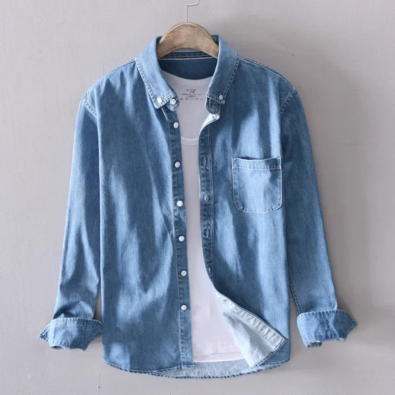 Herreskjorte i denimstil med knapper, brystlomme og klassisk pasform