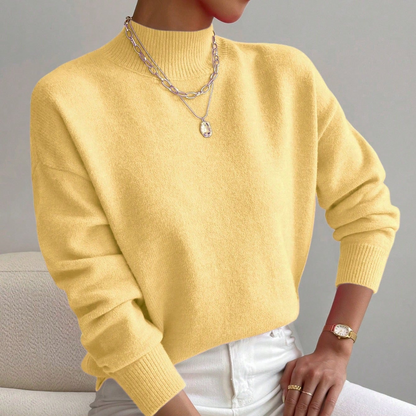 Women's cashmere turtleneck sweater with a straight fit and ribbed trims.