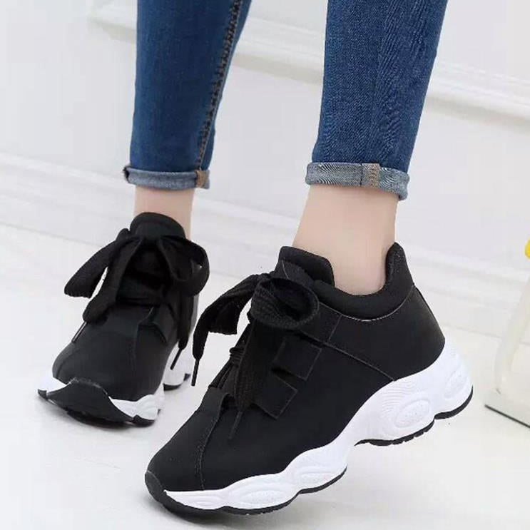 Sneakers Donna con Suola Spessa da Running – Chiusura con Lacci e Punta Tonda