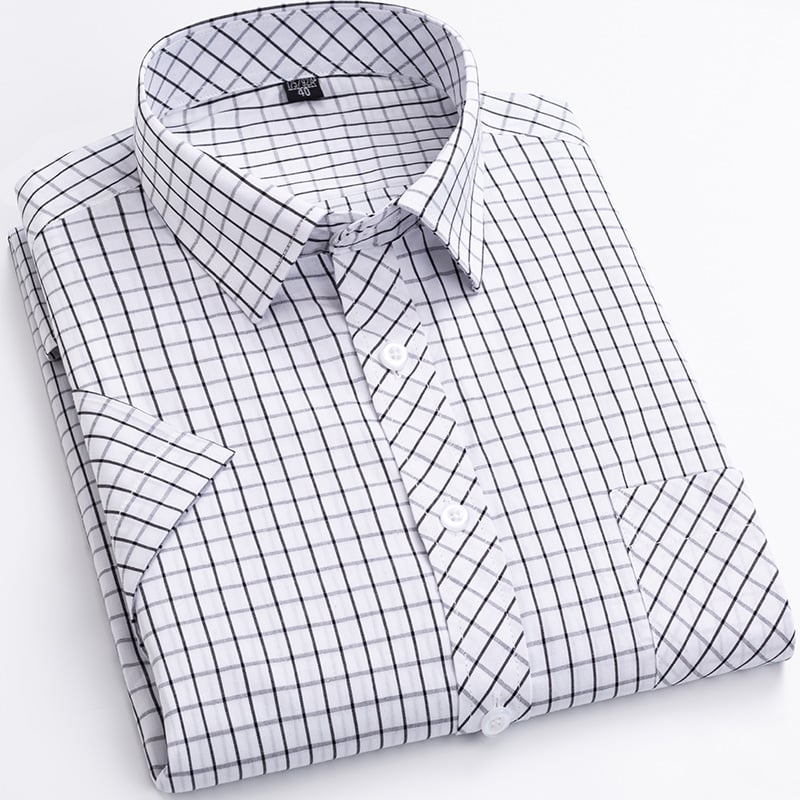 Men's Short Sleeve Shirt with Plaid Pattern and Button Closure