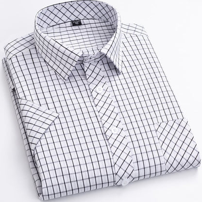Men's Short Sleeve Shirt with Plaid Pattern and Button Closure