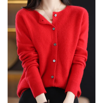 Maglione rosso donna in cashmere, cardigan elegante con bottoni, moda autunno inverno, abbigliamento caldo e morbido, stile casual chic.
