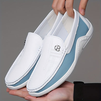 Slip-on herremokkasiner med metaldetalje – let sål