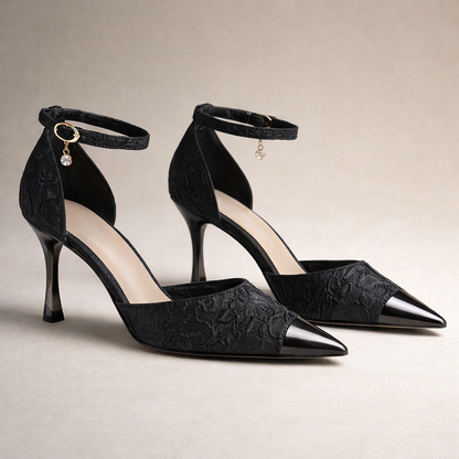 Spids damepumps med metalspids, stiletthæl og ankelrem – elegant stil