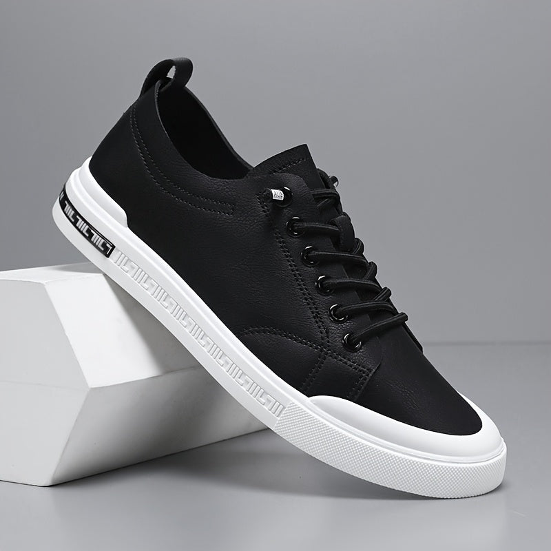 Herresneakers med snørebånd, glat overdel og PVC-sål – polstret indersål