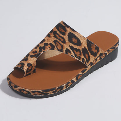 Damesandaler med tåring, lav sål og design uden lukning – casual sandaler