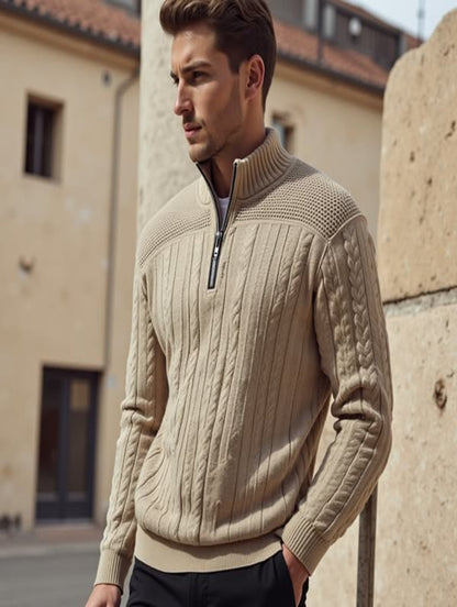 Herresweater i strik med halv lynlås, høj hals og fletmønster – Strikstil