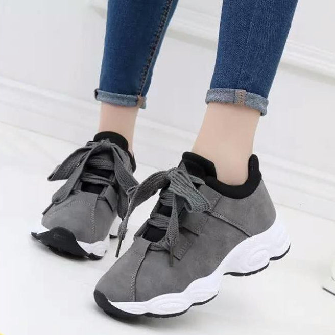 Sneakers Donna con Suola Spessa da Running – Chiusura con Lacci e Punta Tonda