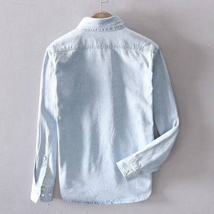 Herreskjorte i denimstil med knapper, brystlomme og klassisk pasform