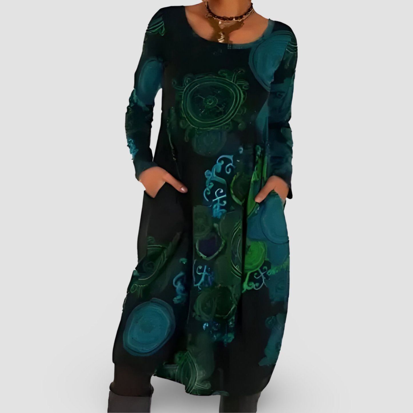 Abito lungo donna nero con motivi astratti verdi e blu, maniche lunghe, tasche laterali, stile casual elegante, moda autunno inverno.