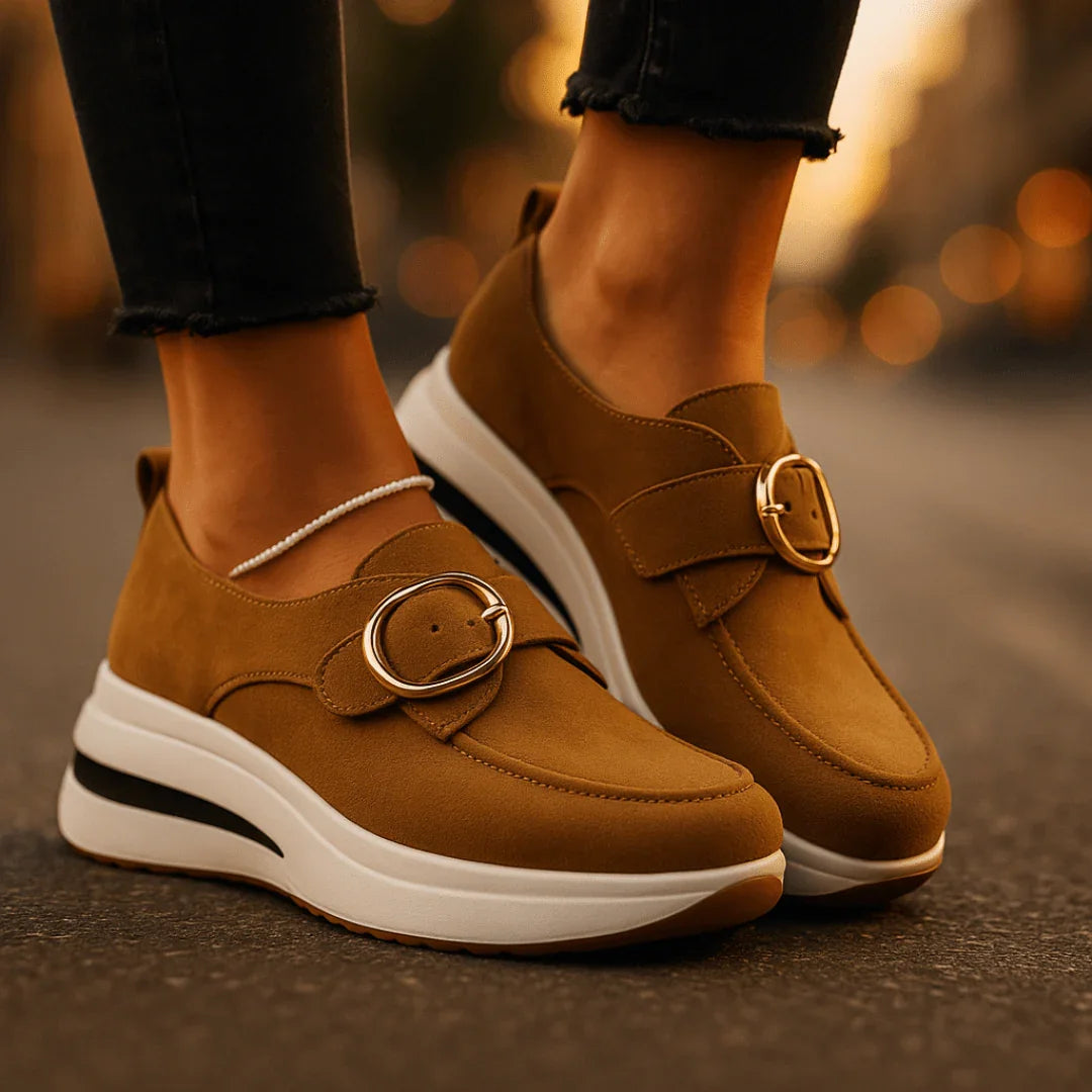 Scarpe Donna Platform in Finta Pelle Scamosciata – Zeppa con Fibbia Oro