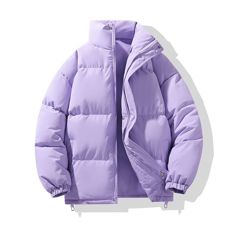 Giacca invernale imbottita viola chiaro, design trapuntato, chiusura con zip, colletto alto, ideale per moda invernale e protezione dal freddo.
