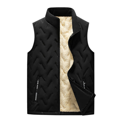 Gilet nero imbottito in pile, senza maniche, con zip frontale e tasche laterali. Perfetto per l'inverno, moda uomo, abbigliamento casual.