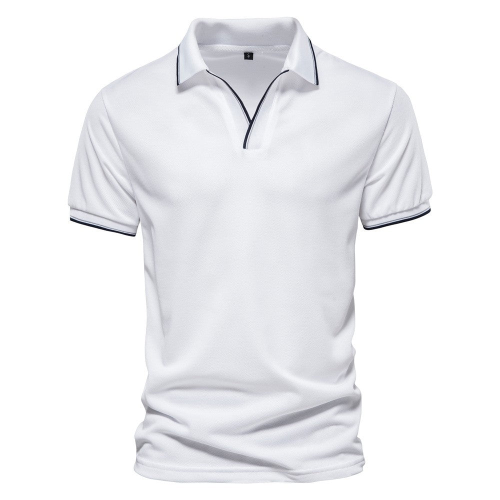 Maglietta polo bianca da uomo, maniche corte, colletto classico, dettagli neri, stile casual elegante, perfetta per abbigliamento estivo.