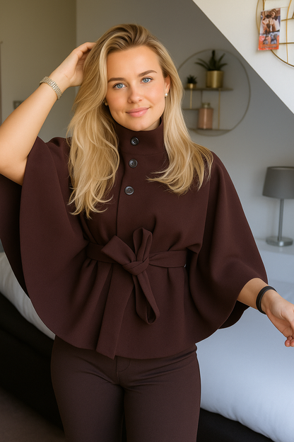 Cappotto Autunnale Donna a Mantella – Collo Alto e Cintura in Vita
