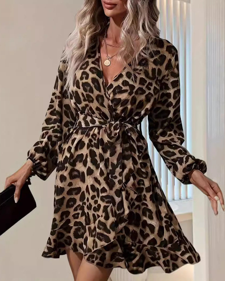 Sommer-middikjole til kvinder med leopardprint, V-udskæring og asymmetrisk nederdel