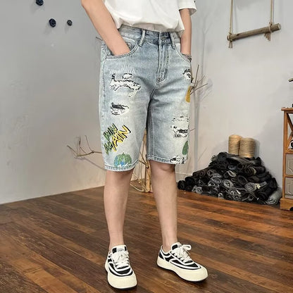 Pantaloncini Uomo Cropped con Effetto Strappato e Lavaggio Chiaro – Stile Denim