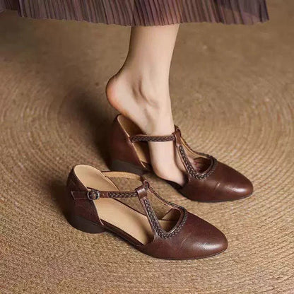 Women's Pointed Toe Shoes with Crisscross Straps, Buckle, and Low Heel – Elegant Shoes