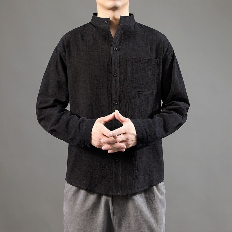 Camisa blanca de lino para hombre, ideal para el verano, de corte cómodo y tejido ligero.