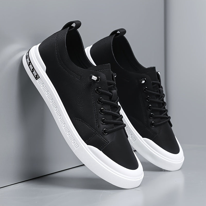 Herresneakers med snørebånd, glat overdel og PVC-sål – polstret indersål