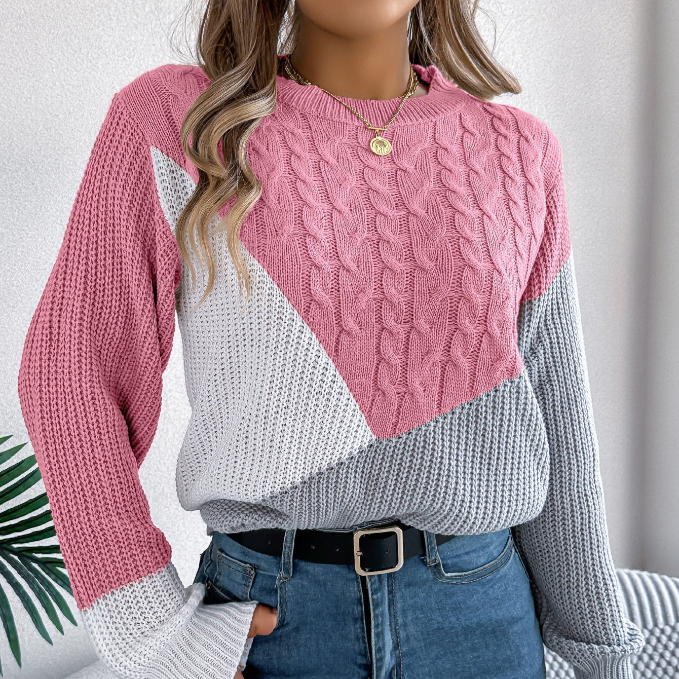 Dame langærmet sweater med twiststrik og kontrastdetaljer