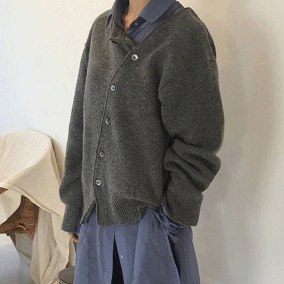 Maglione Donna Incrociato con Bottoni Asimmetrici e Maniche Lunghe – Stile Quotidiano