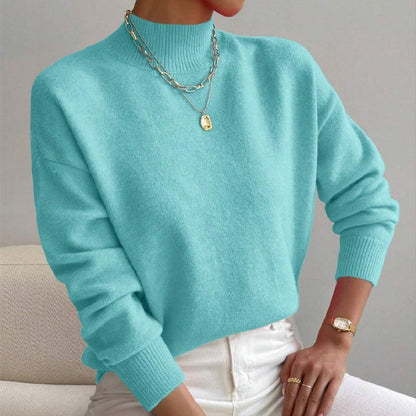 Women's cashmere turtleneck sweater with a straight fit and ribbed trims.