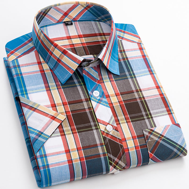 Men's Short Sleeve Shirt with Plaid Pattern and Button Closure
