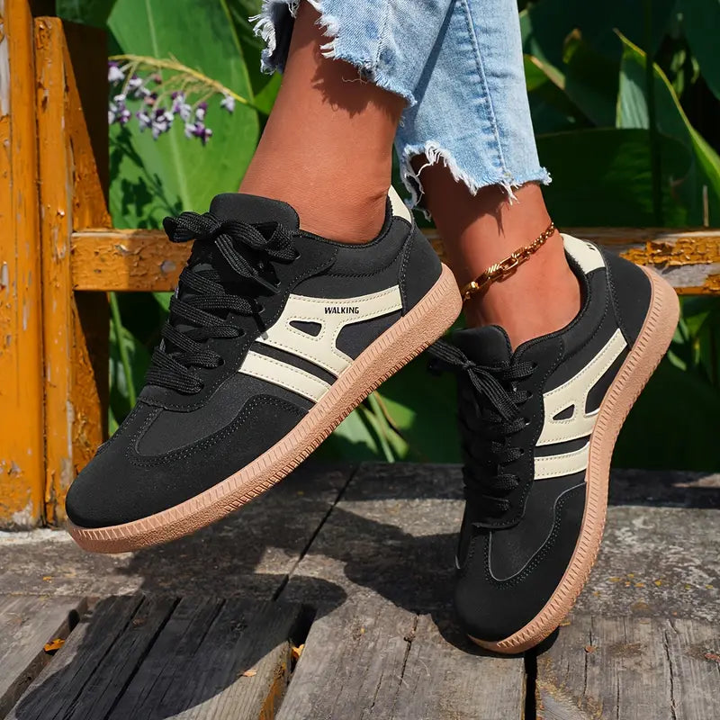 Women's Sneakers with Contrast Panels and Retro Stitching