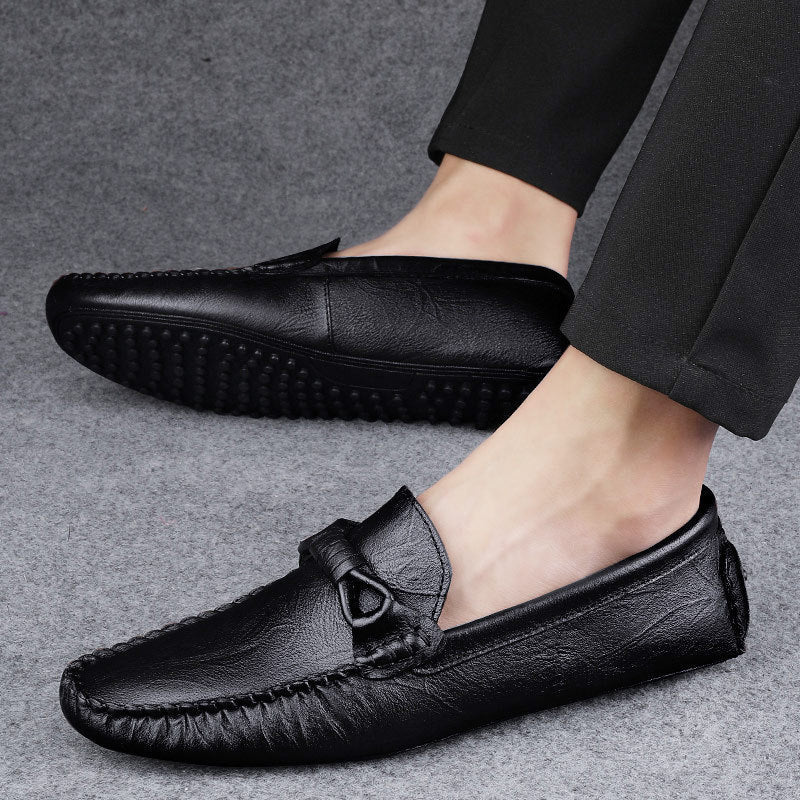 Scarpe mocassini uomo in pelle nera, suola antiscivolo, design elegante, ideali per abbigliamento casual e formale, comfort e stile.