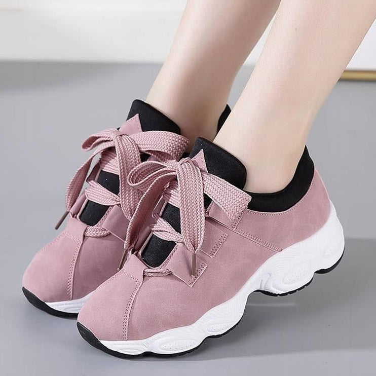 Sneakers Donna con Suola Spessa da Running – Chiusura con Lacci e Punta Tonda