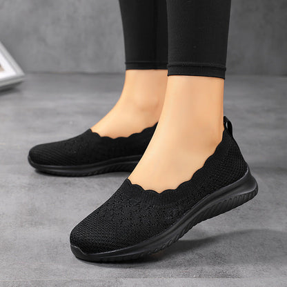 Scarpe da donna nere in tessuto traspirante, design senza lacci, suola antiscivolo, ideali per camminata e comfort quotidiano.
