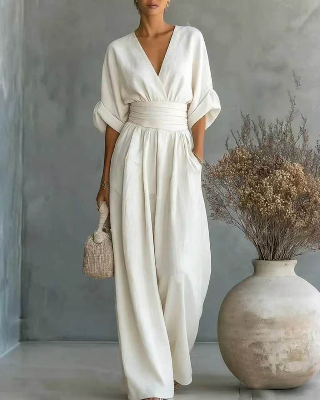Tuta Donna con Scollo a V, Vita Alta e Vestibilità Slim – Tuta Elegante