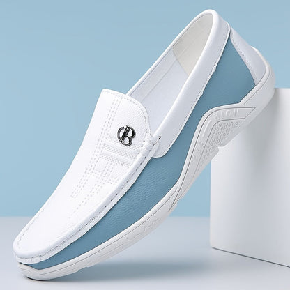 Slip-on herremokkasiner med metaldetalje – let sål