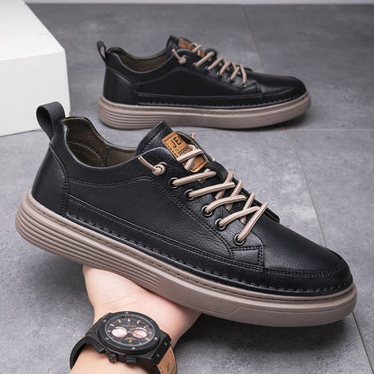 Vandtætte lave sneakers til mænd med snørelukning, ideelle til hverdagsbrug.