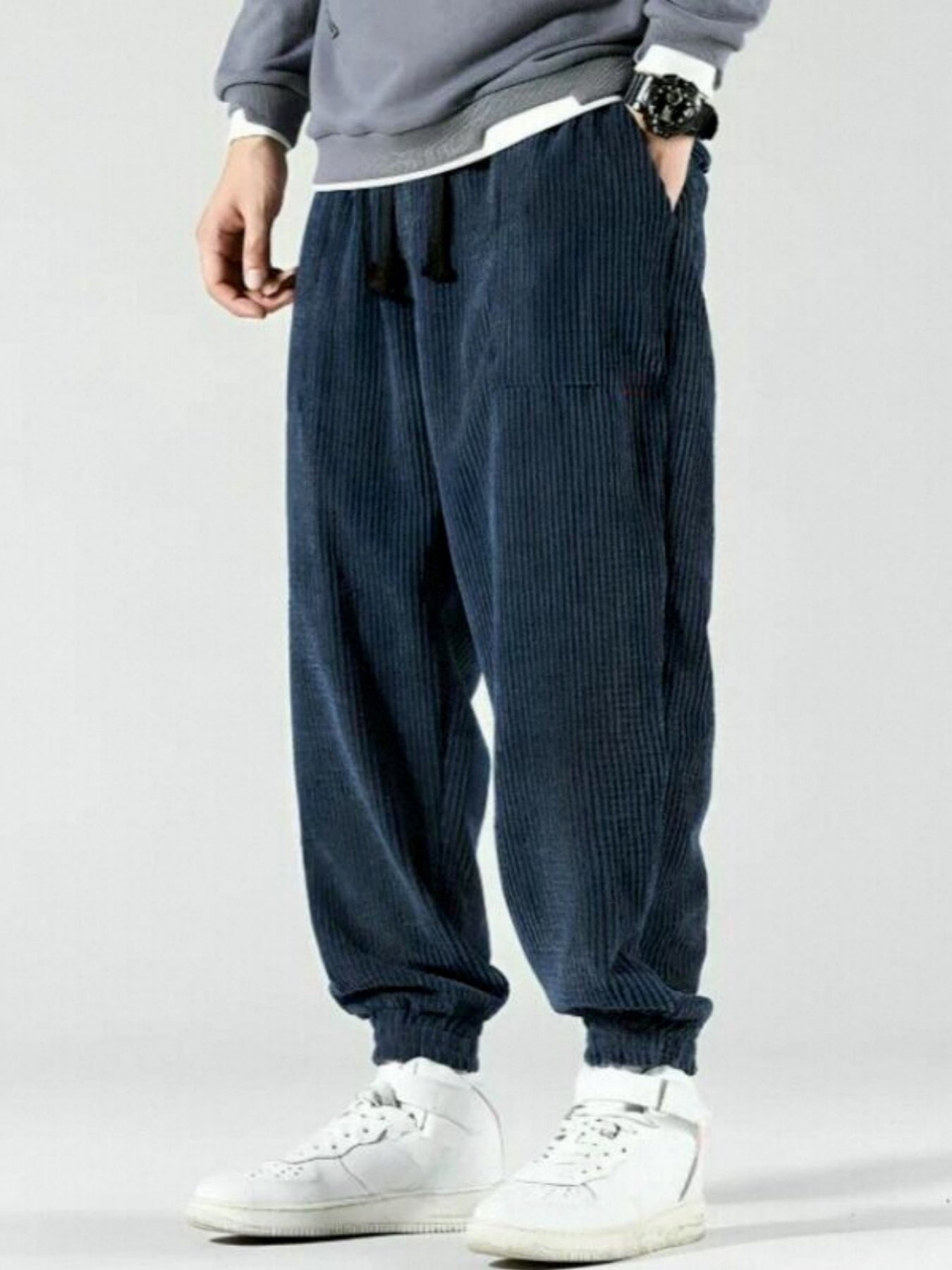 Pantaloni Uomo in Velluto a Coste Slim Fit – Gamba Dritta e Finitura Antipiega