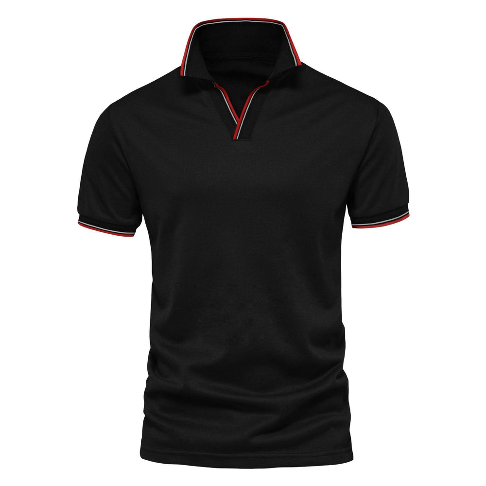Polo nera da uomo con colletto e bordi rossi, design elegante e casual, perfetta per moda estiva e abbigliamento quotidiano.