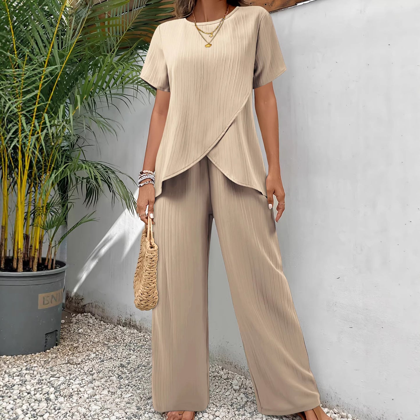 Completo Donna Due Pezzi con Top Girocollo e Pantaloni a Gamba Dritta – Completo Casual