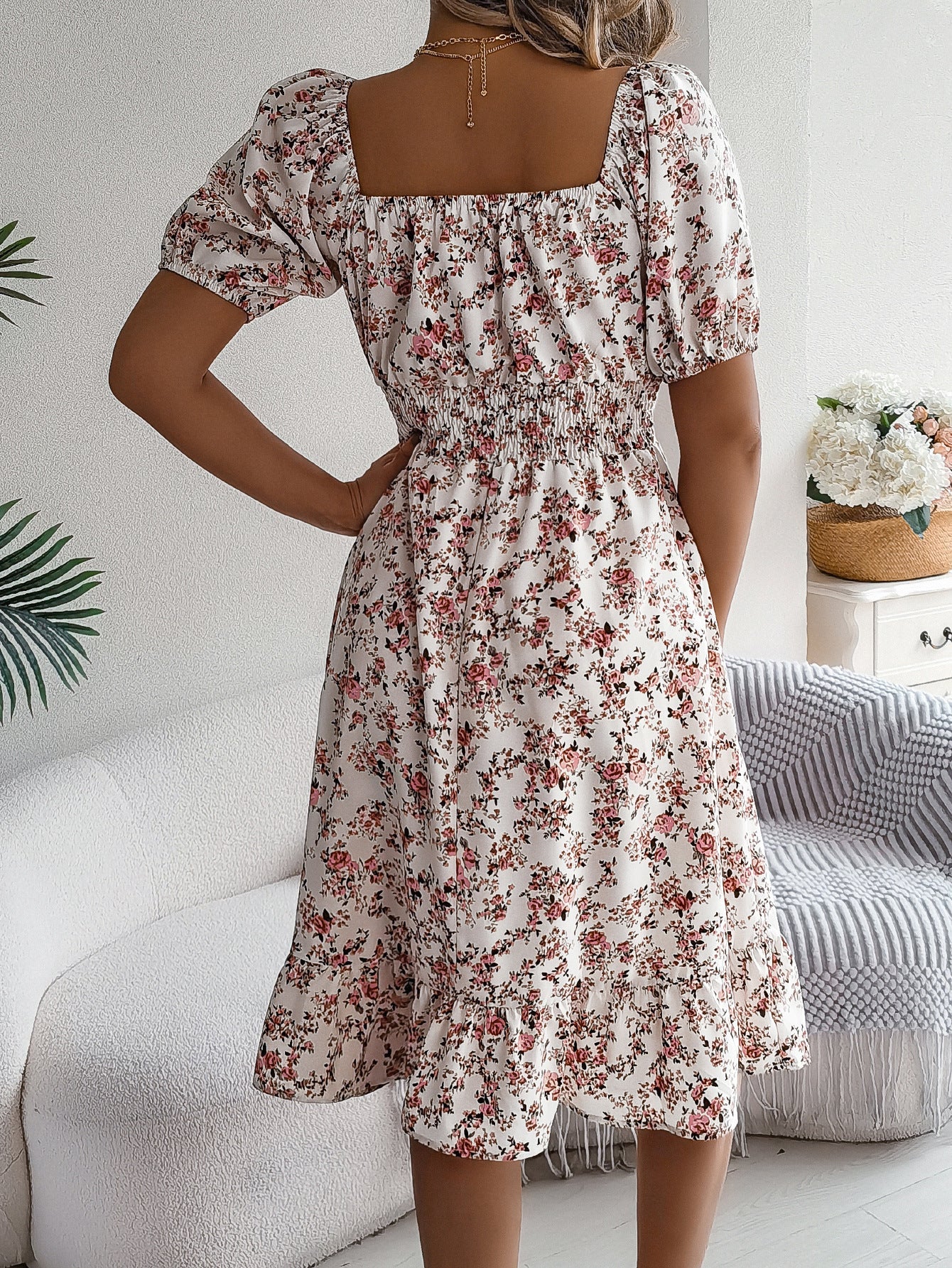Sommerkjole til kvinder med blomstermønster, firkantet udskæring og flæser – elegant kjole