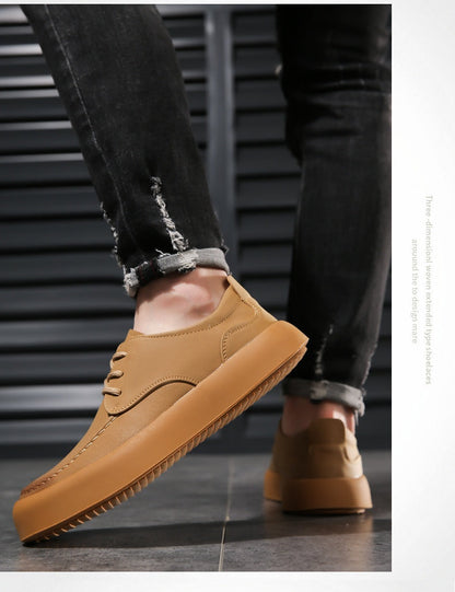 Botas de hombre con efecto de piel y detalles metálicos - estilo vintage