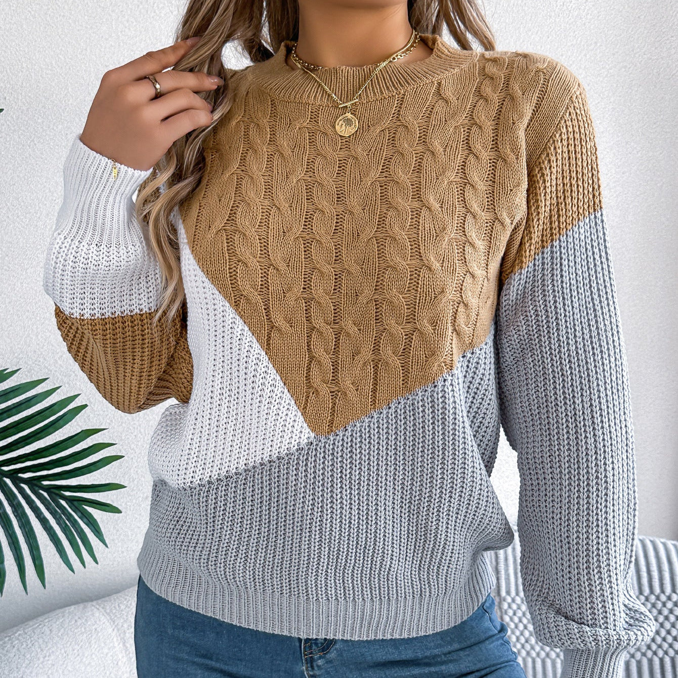 Dame langærmet sweater med twiststrik og kontrastdetaljer