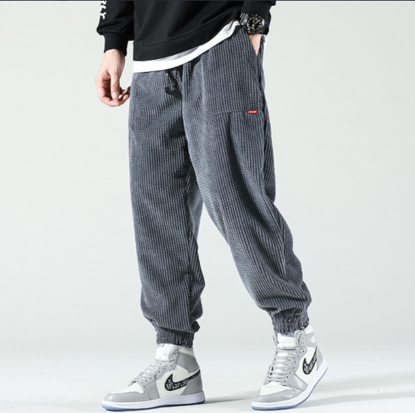 Pantaloni Uomo in Velluto a Coste Slim Fit – Gamba Dritta e Finitura Antipiega