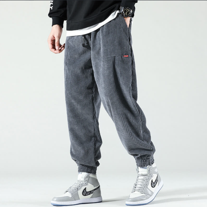 Pantaloni Uomo in Velluto a Coste Slim Fit – Gamba Dritta e Finitura Antipiega