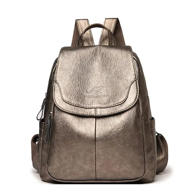 Zaino in pelle marrone metallizzato, design elegante e moderno, con tasche laterali e chiusura a zip. Accessorio moda versatile per donna.