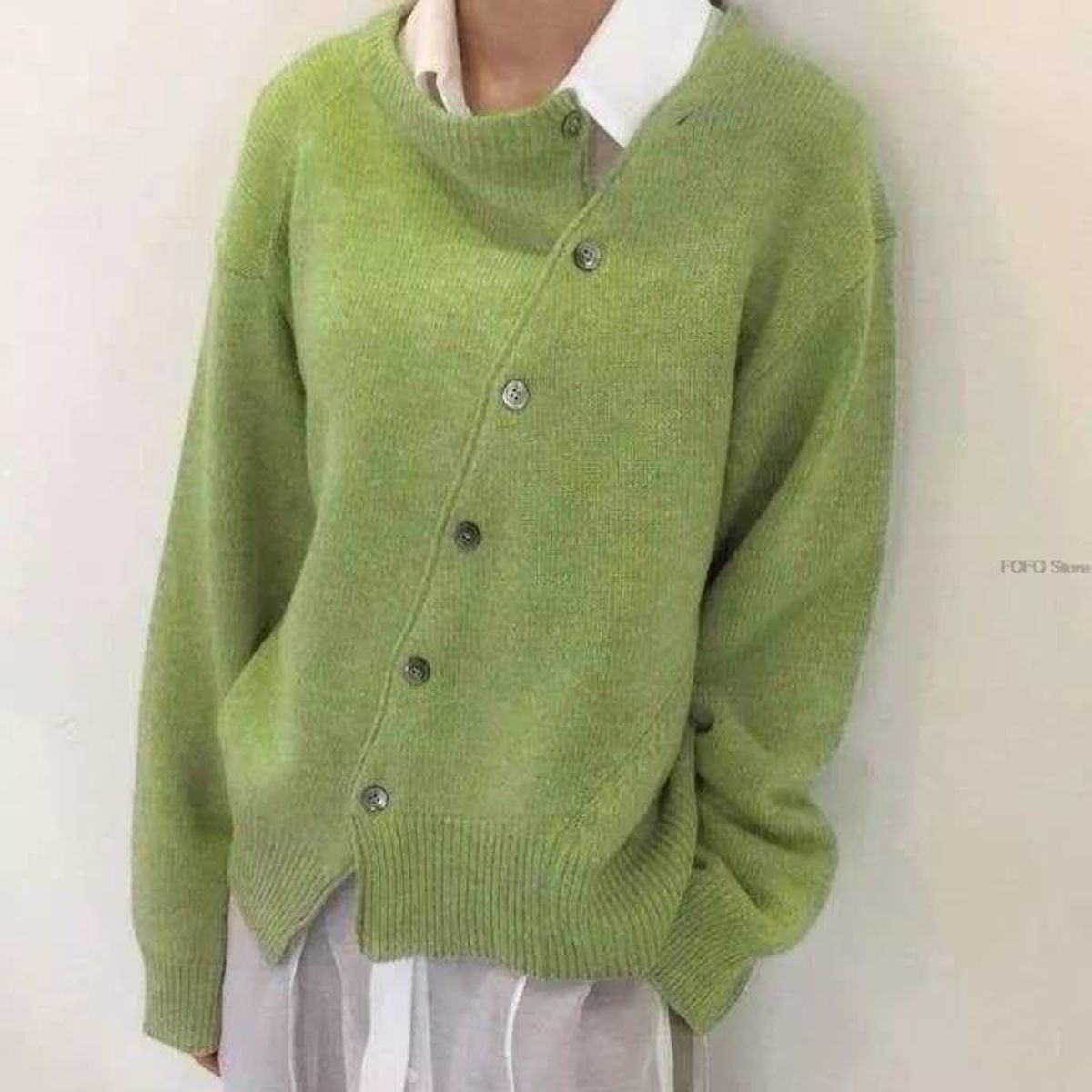 Maglione Donna Incrociato con Bottoni Asimmetrici e Maniche Lunghe – Stile Quotidiano