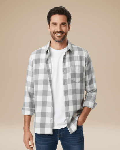 Camisa de hombre a cuadros con botones, corte cómodo, cuello con solapas y mangas largas.