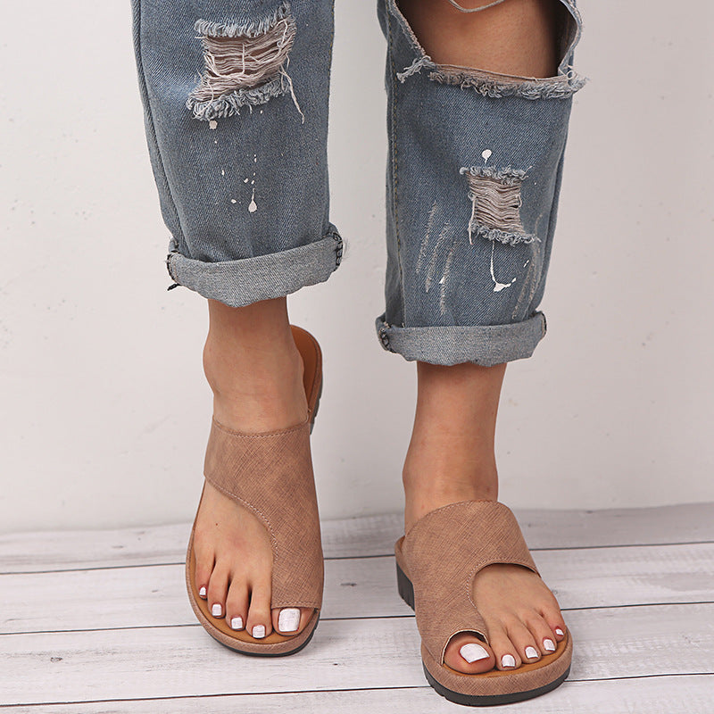 Damesandaler med tåring, lav sål og design uden lukning – casual sandaler