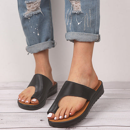 Damesandaler med tåring, lav sål og design uden lukning – casual sandaler